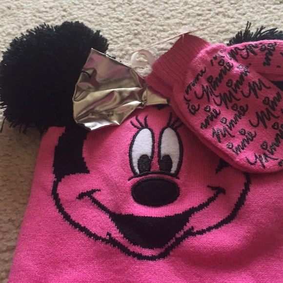 Disney hat and glove set - Picture 2 of 4